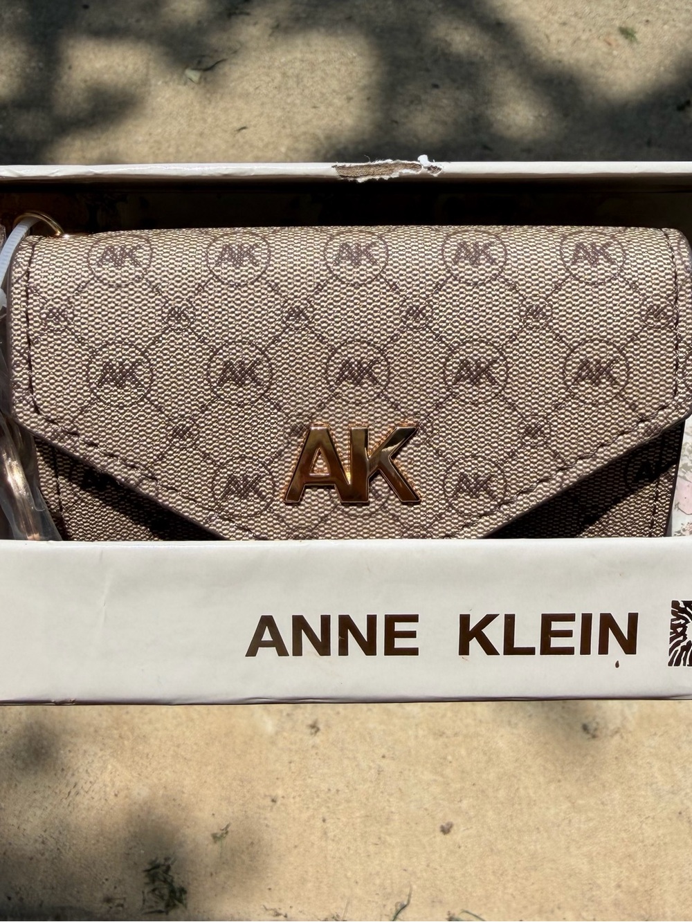 New Anne Klein Brown Truffle Boxed Card
Case + W Key Ring